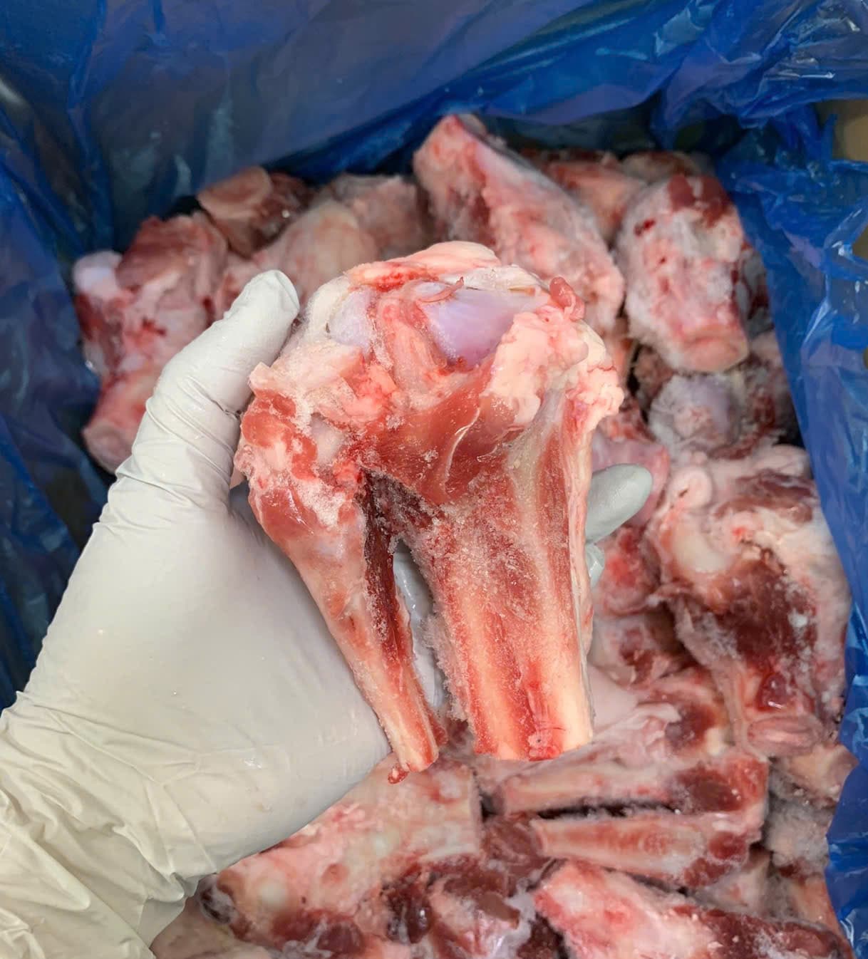 XƯƠNG ỐNG HEO 豚拳骨 PORK LEG BONE